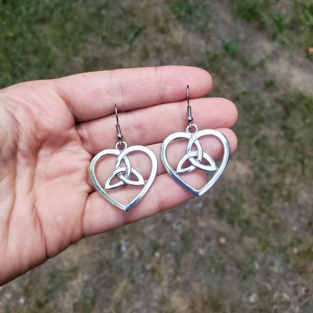 New Handmade Silver Celtic Heart Triquetra Earrings - Picture 4 of 12